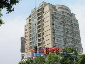泓城大厦3室1厅西南朝向5500.00元/月出租