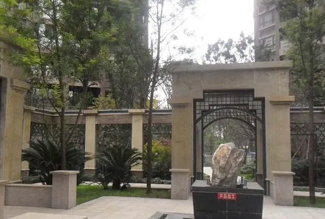 西府少城1室1厅1卫东南朝向1900.00元/月出租