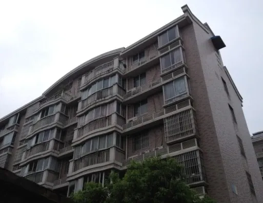 新虹桥花苑3室2厅2卫南朝向1500.00元/月出租