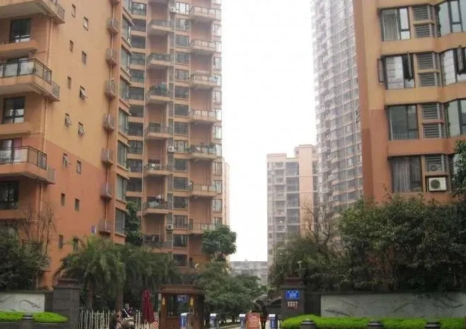 比华利国际城一期3室2厅1卫东南朝向2884.00元/月出租