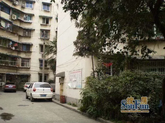 清溪南街19号院2室1厅1卫东南朝向2300.00元/月出租
