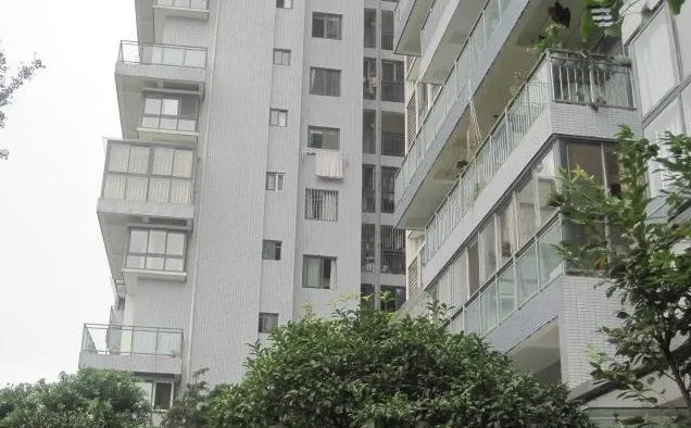新城风情3室2厅2卫西朝向2300.00元/月出租