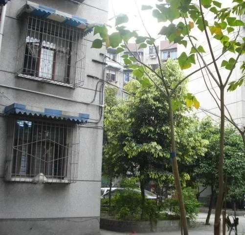 火车南站东路小区3室1厅1卫南朝向3000.00元/月出租