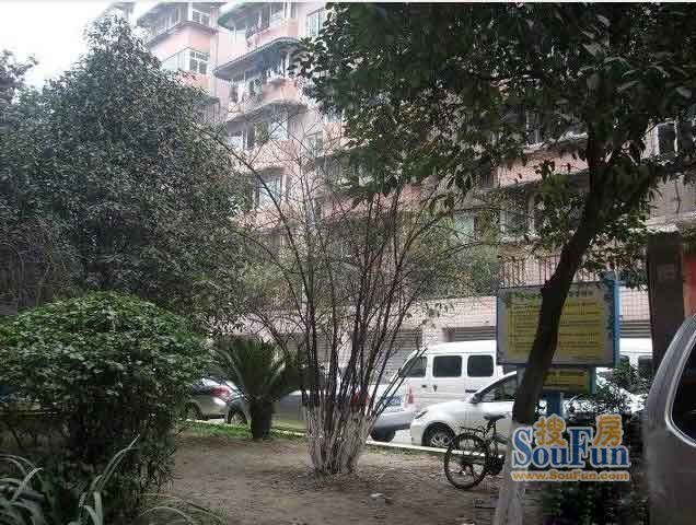 新华商住楼2室1厅1卫东南朝向1600.00元/月出租