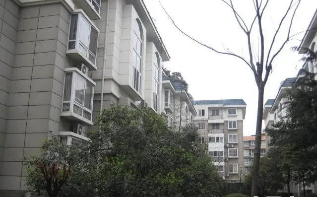 金强会所花园3室2厅2卫东南朝向1700.00元/月出租