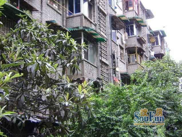 工农院街60号院2室1厅1卫东南朝向1800.00元/月出租