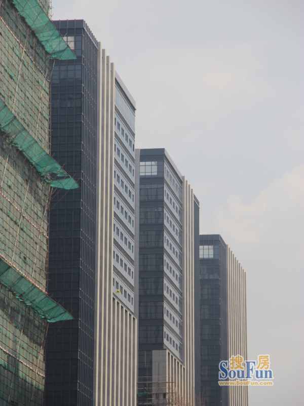 东二环泰禾广场工程进展神速 soho立面完美呈现