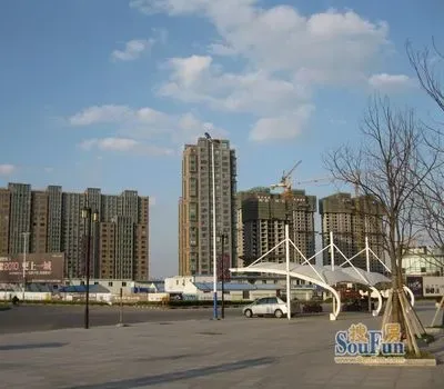 国际车城3室1厅1卫东朝向1300.00元/月出租