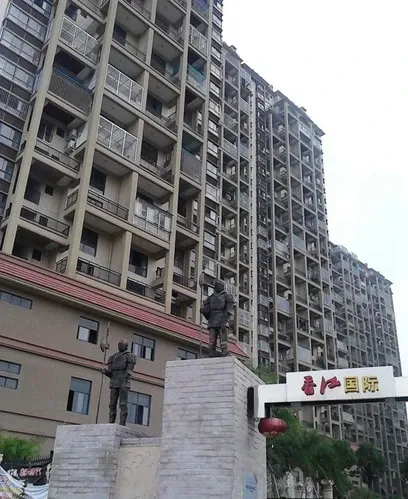 香江国际3室2厅2卫南北朝向3300.00元/月出租