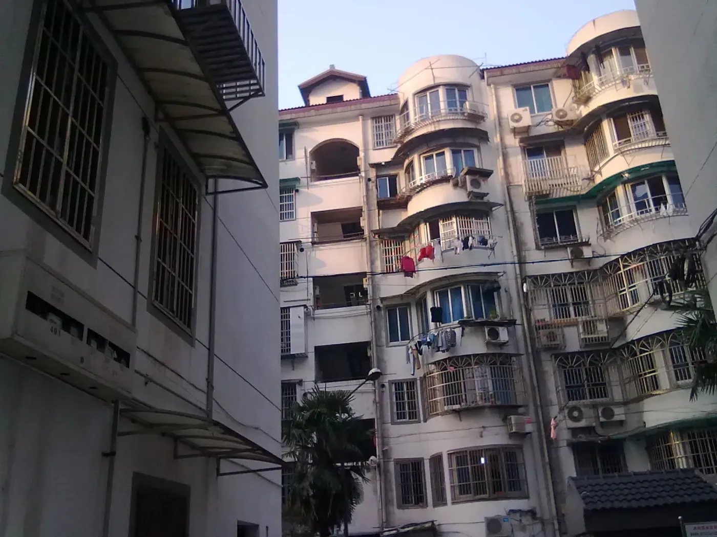 高富中心2室1厅1卫东南朝向1400.00元/月出租