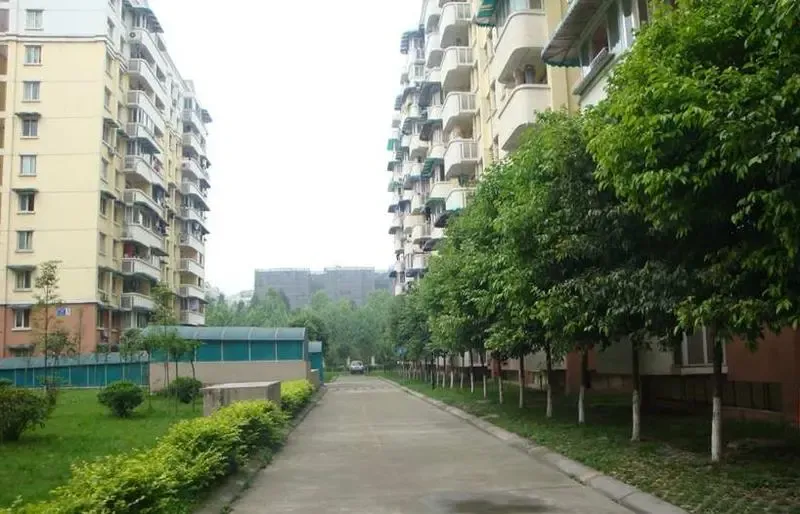 兴元丽园4室1卫东南朝向2300.00元/月出租