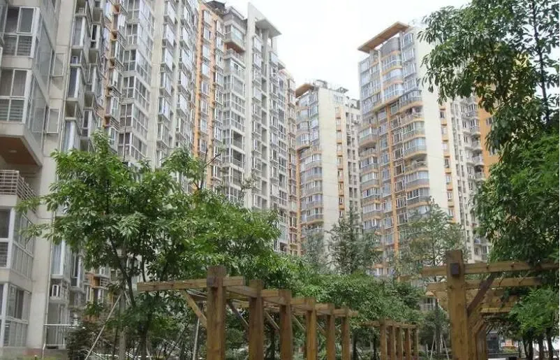 蓝水湾3室1厅2卫东南朝向2600.00元/月出租