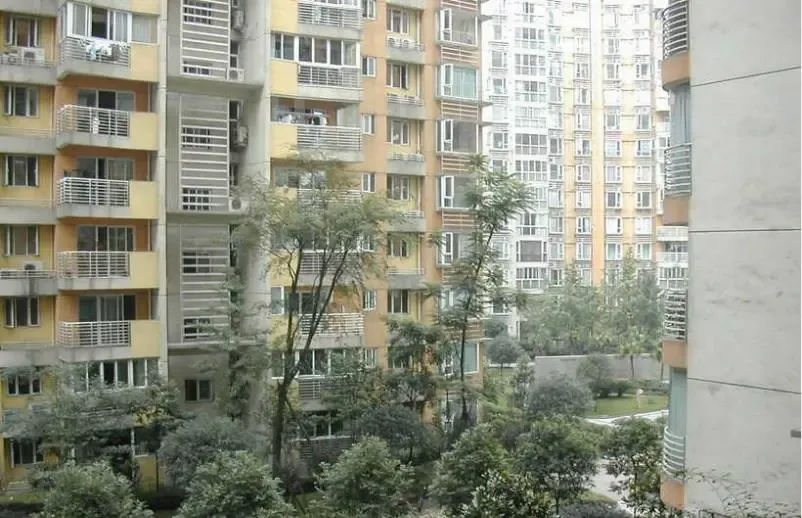 蓝水湾3室1厅1卫东南朝向2600.00元/月出租