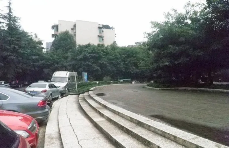 二十一世纪花园一期2室2厅1卫南北朝向2100.00元/月出租