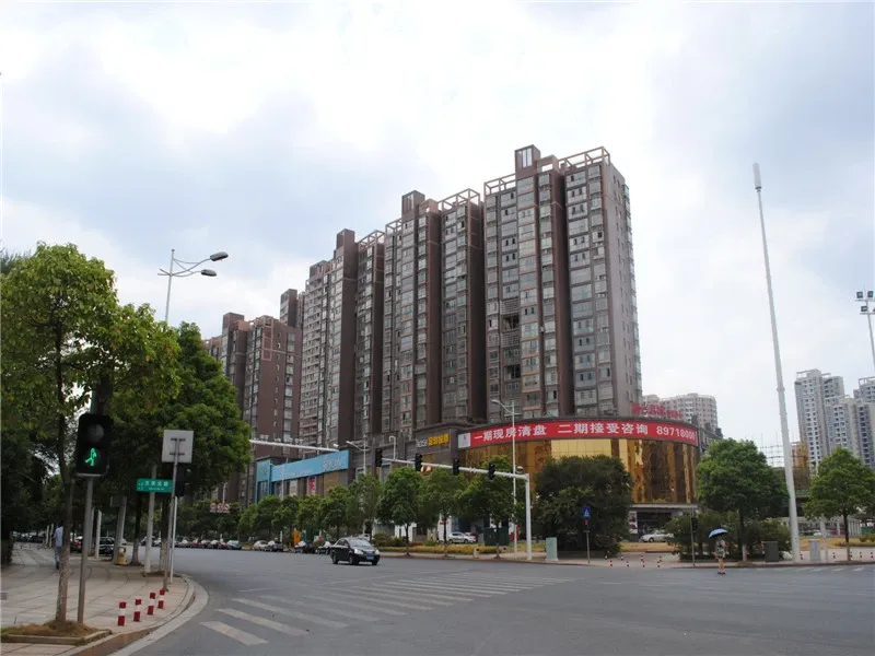 富兴汇中央4室2厅2卫南北朝向3000.00元/月出租