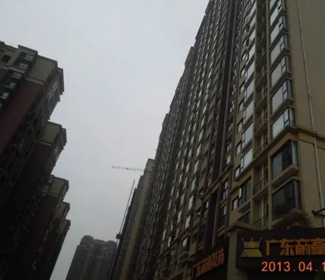 四季豪廷2室1厅1卫西南朝向2400.00元/月出租