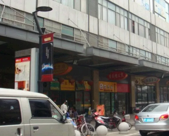 东方新城一期4室2厅3卫东南朝向6500.00元/月出租