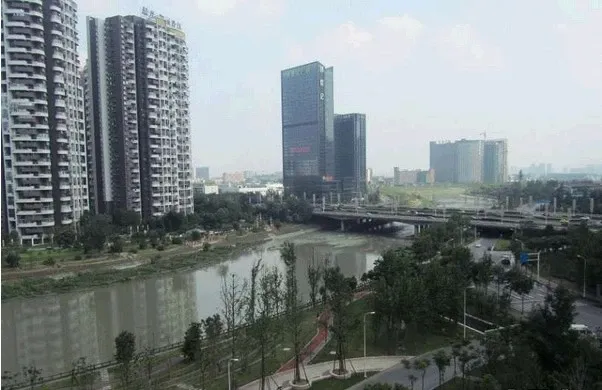 东苑小区B3室2厅2卫东南朝向3600.00元/月出租