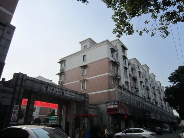 育才小区4室2厅2卫南北朝向2916.00元/月出租