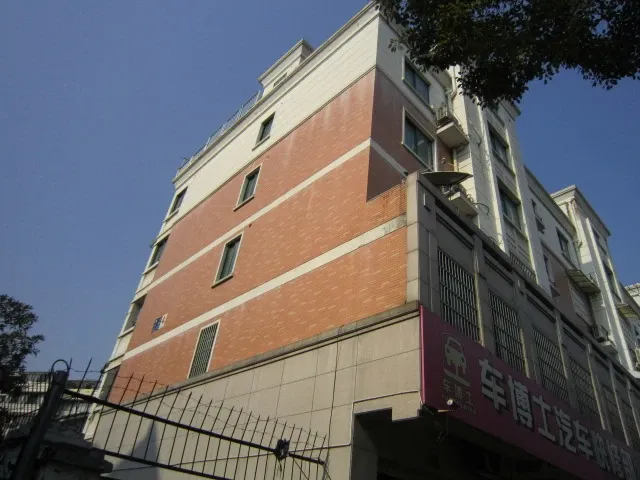 育才小区4室2厅3卫东南朝向2500.00元/月出租