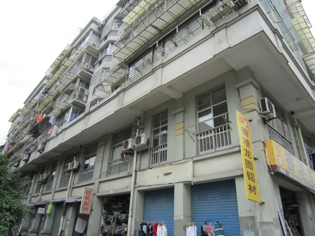 洪欣家园3室2厅1卫南朝向2300.00元/月出租