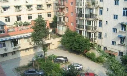 华贵苑3室2厅2卫东南朝向2400.00元/月出租