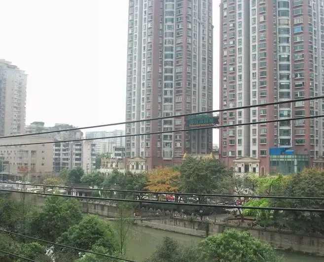 滨江东路226号院3室1厅1卫南朝向2400.00元/月出租