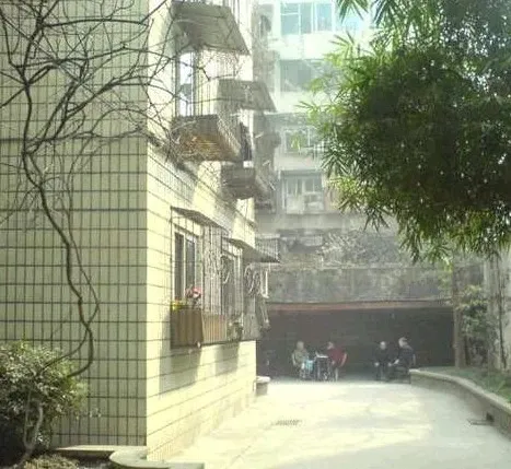 顺城大街212号院2室1厅1卫东朝向2000.00元/月出租