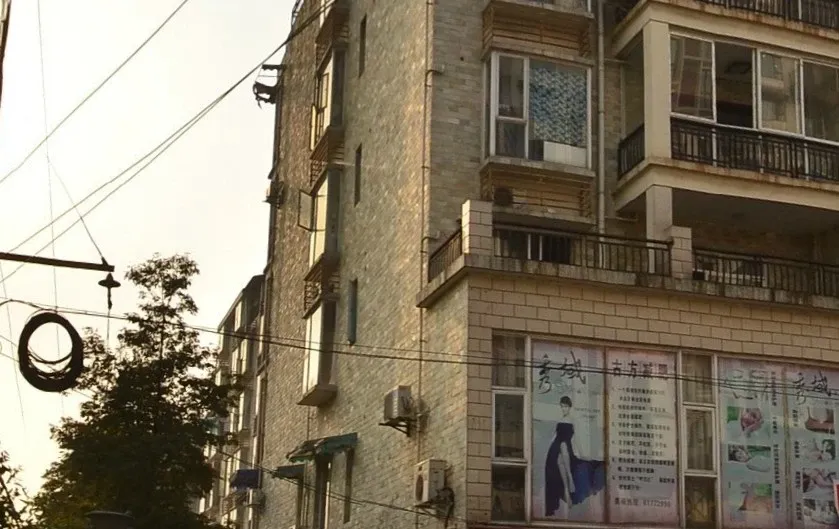 西区丽景花园4室1厅2卫西北朝向2500.00元/月出租