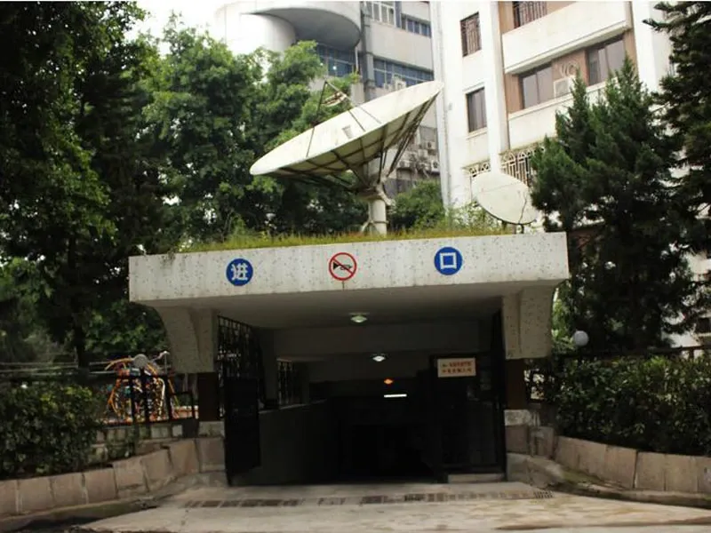 元洪花园3室2厅2卫东南朝向3600.00元/月出租