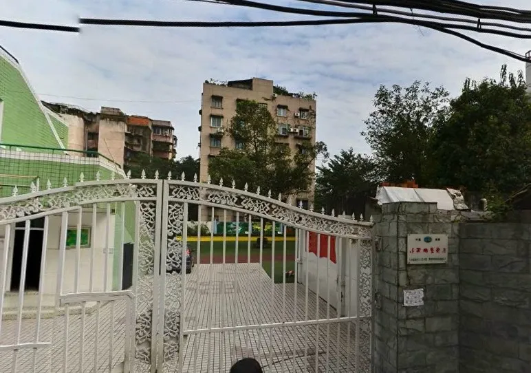 狮马路4号院4室2厅1卫东南朝向2300.00元/月出租