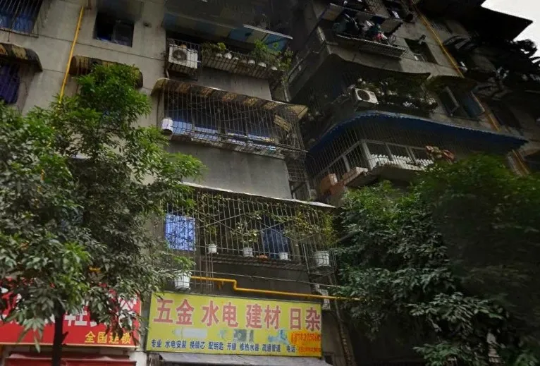 王家巷16号院3室2厅1卫西南朝向2500.00元/月出租