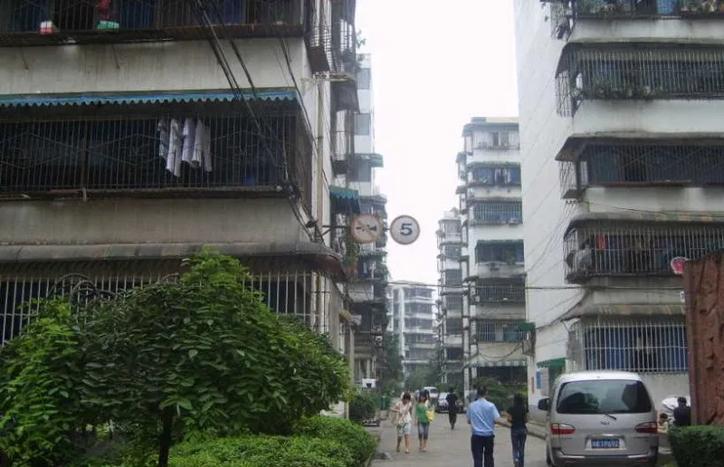 泰来小区4室1厅1卫东朝向2600.00元/月出租