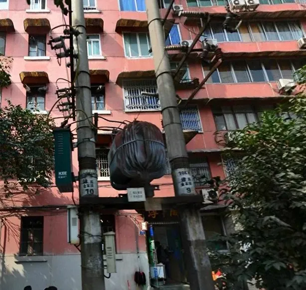 西华门街5号院3室1厅1卫西南朝向3400.00元/月出租