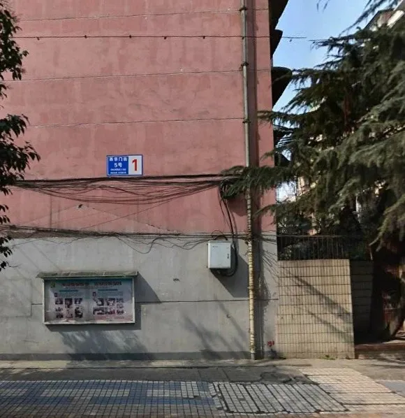 西华门街5号院2室1厅1卫南朝向3100.00元/月出租