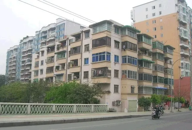 西安中路一巷35号院3室1厅1卫东南朝向2600.00元/月出租