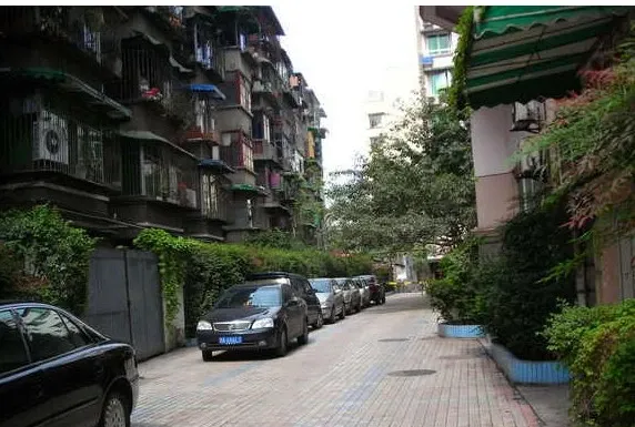 华乐苑4室2厅2卫南朝向2500.00元/月出租