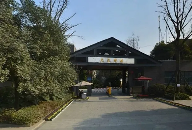 芙蓉锦绣4室2厅4卫东南朝向2300.00元/月出租