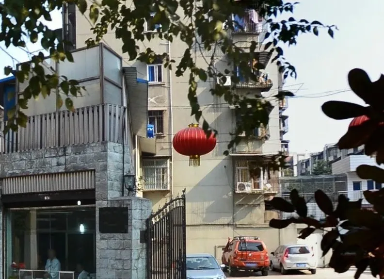 华西西苑3室1厅1卫东南朝向2600.00元/月出租