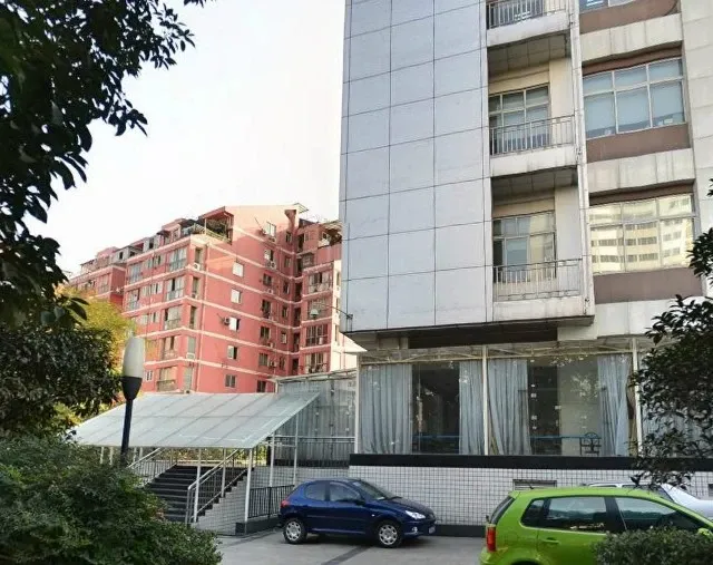 中冶实久大厦3室1厅1卫南朝向3500.00元/月出租