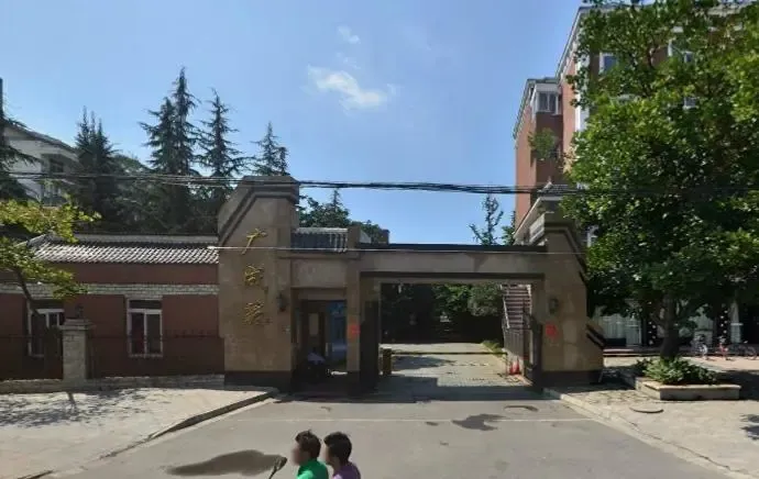 广成苑4室2厅3卫东南朝向4000.00元/月出租