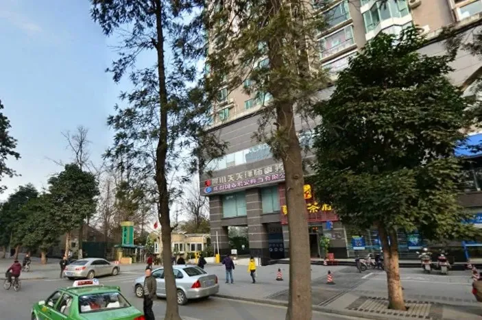华西美庐4室2厅2卫东南朝向5600.00元/月出租
