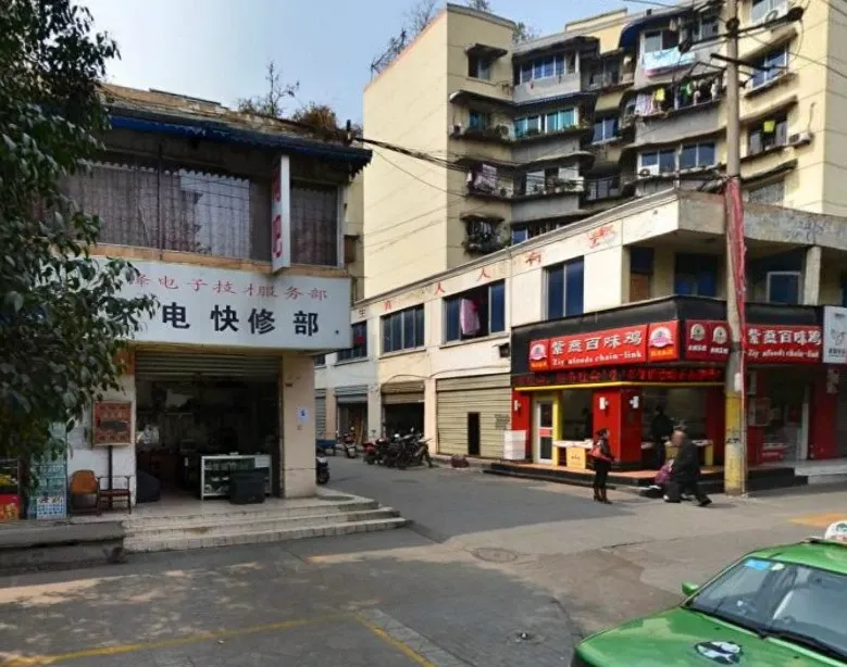 大石南路36号院3室2厅1卫南朝向2000.00元/月出租