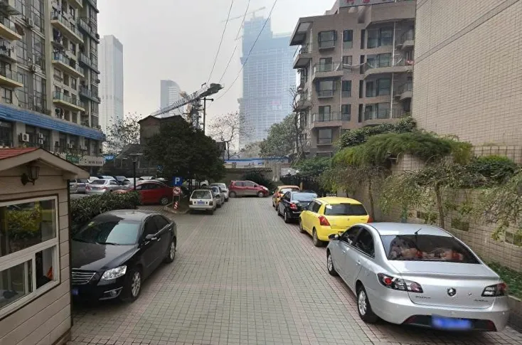 总府花园2室1厅2卫东朝向4300.00元/月出租