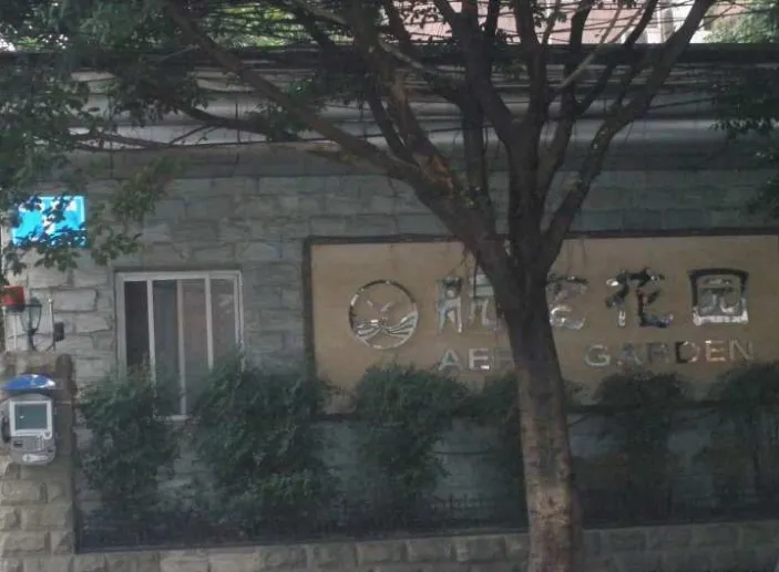 航空花园4室2厅2卫西北朝向4300.00元/月出租