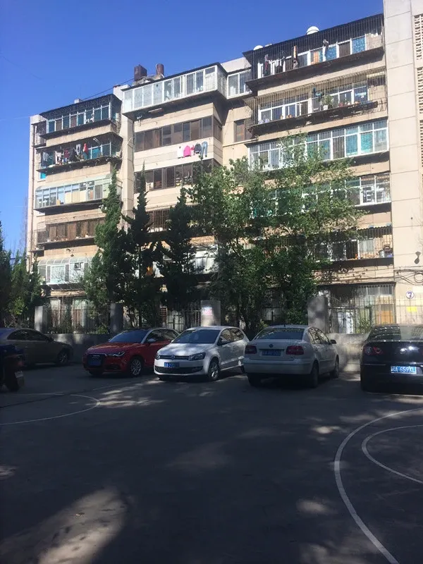 建设路师大宿舍3室2厅1卫东南朝向2100.00元/月出租