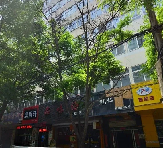 荣华小区3室1厅1卫南北朝向3000.00元/月出租