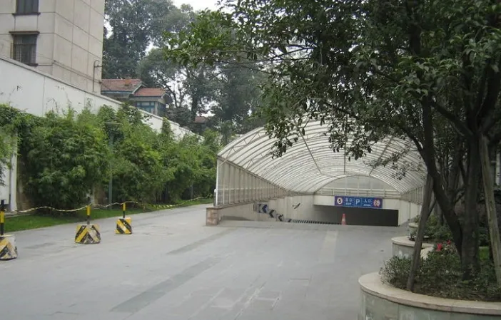 锦江华庭2室1厅1卫南朝向2800.00元/月出租