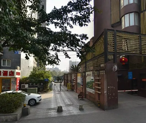 华西国际1室1卫东南朝向2000.00元/月出租