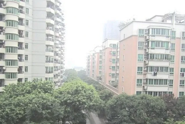 润联大厦3室2厅2卫南朝向2600.00元/月出租